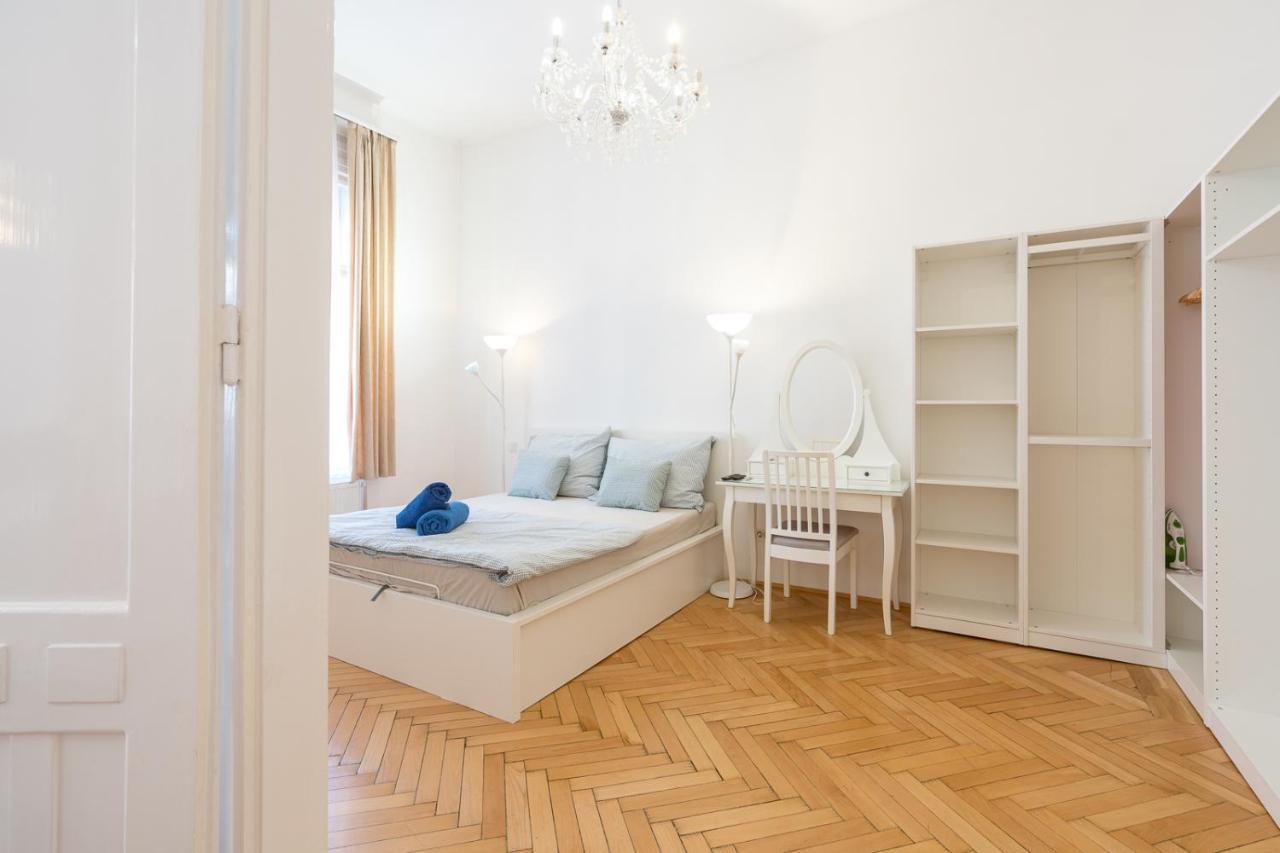 Garys Bright And Spacious Two Bedroom Flat Near Danube Будапешт Экстерьер фото